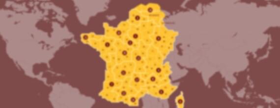 Carte du monde floue avec la France colorée et des indicateurs d'implantations